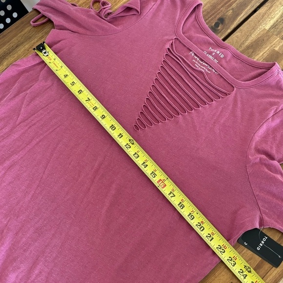 TORRID Classic Fit Cotton Crew Neck Slasher Tee. Size 2X. 18-20. NWT - Picture 14 of 14